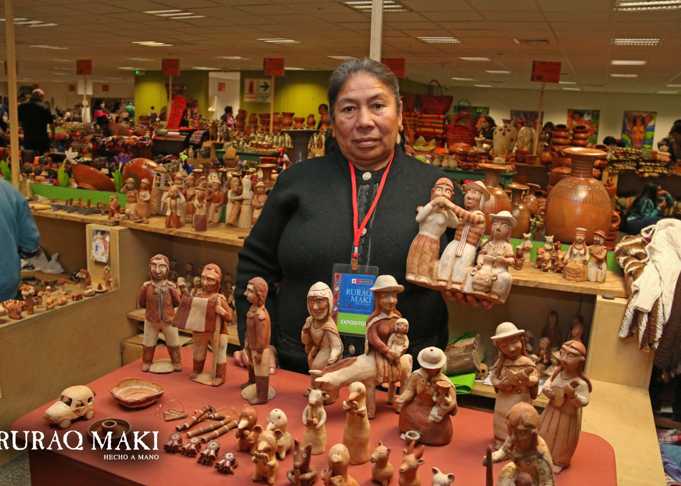 Ayacucho - Familia TineoLOGO