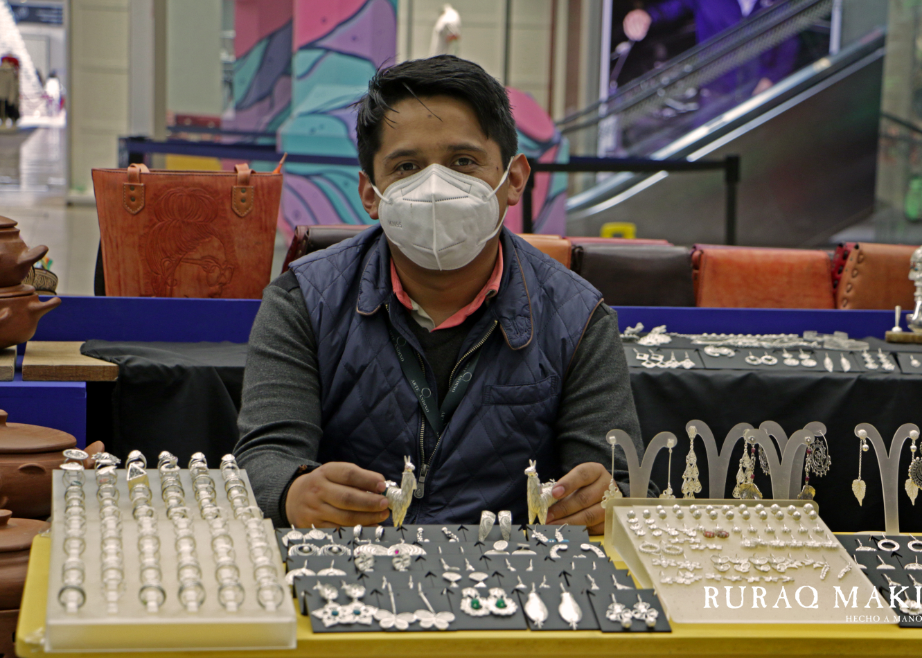 Ruraq maki, hecho a mano en el Jockey Plaza "Edición Especial por Navidad"