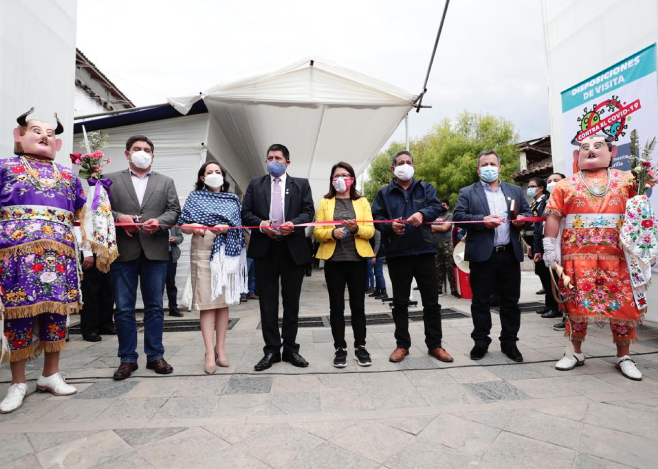 La Ministra de Cultura, Gisela Ortiz, inauguró hoy Ruraq maki, hecho a mano en Cajamarca